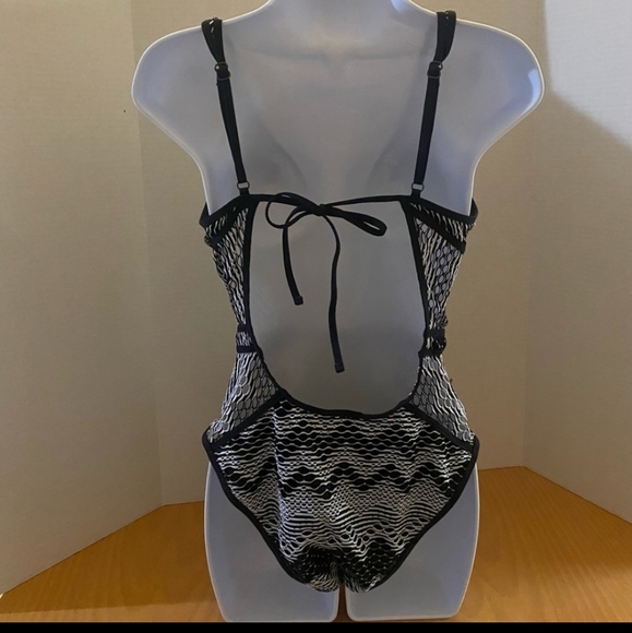 NEW BECCA Reveal Show & Tell Plunge Swimsuit - Picture 5 of 7